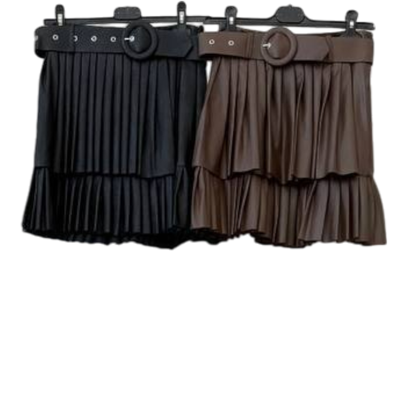 Falda corta de polipiel con cinturón – Tendencia otoño 🍂