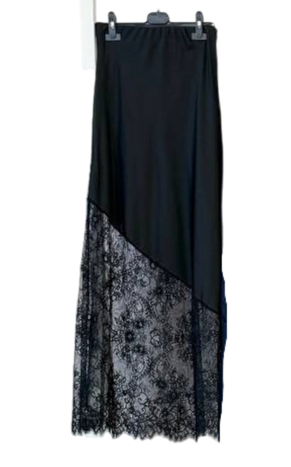 Falda Satinada con Encaje