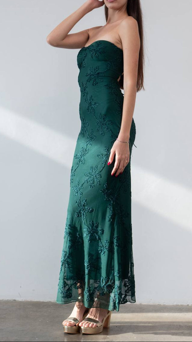 Vestido “Emerald Night” – Encaje y Espalda Cruzada