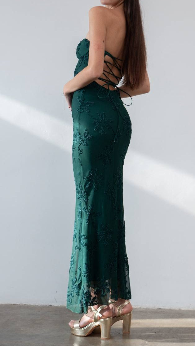 Vestido “Emerald Night” – Encaje y Espalda Cruzada