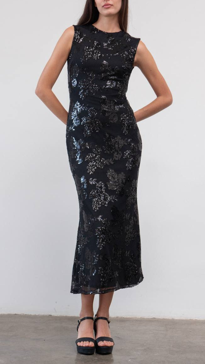 ✨ Vestido “Eclipse de Plata”