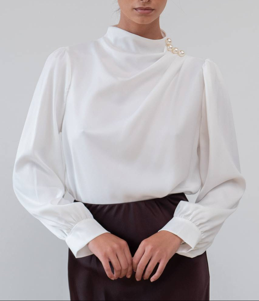 💫 Blusa Satinada con Botones de Perlas · 5 colores