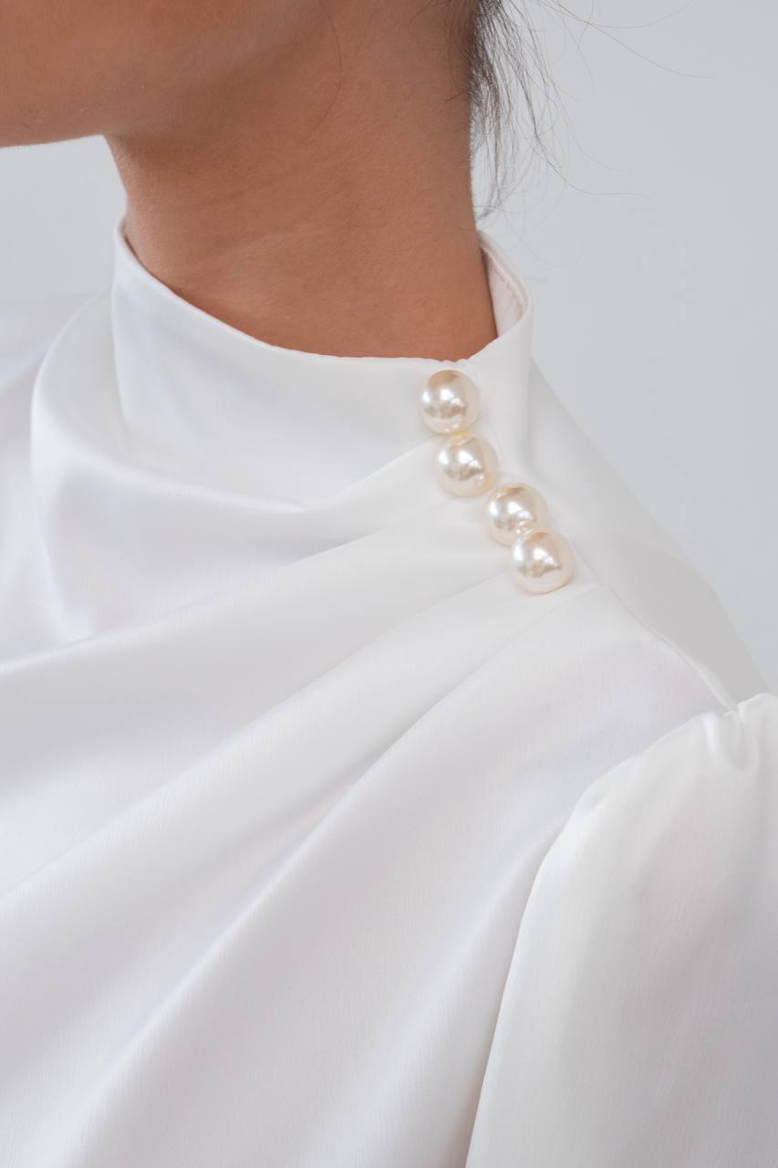 💫 Blusa Satinada con Botones de Perlas · 5 colores