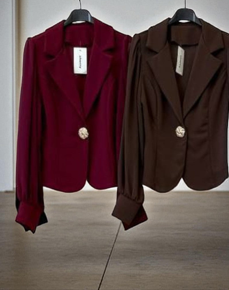 Chaqueta con botón joya – Color en tendencia este otoño 🍂