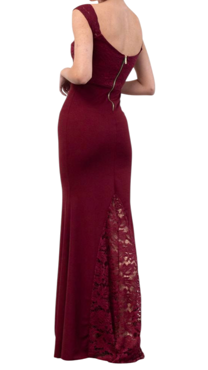 Vestido largo burdeos con encaje y espalda descubierta ✨